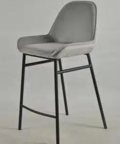 כסאות בר מעוצבים בצבע אפור