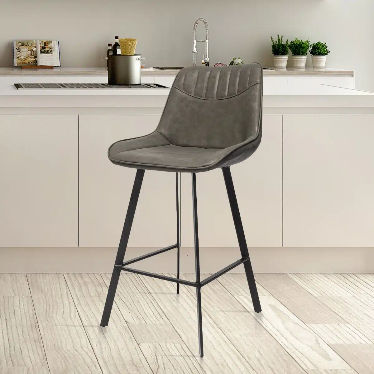 כסאות יוקרתיים במבצע בדמוי עור אפור - כסאות בר בדמוי עור יוקרתי בגוון אפור - רהיטים מעוצבים לבית ולמשרד - איכות פרימיום | סטייל מאסטר רהיטים