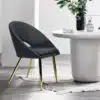 כורסא מעוצבת דמוי עור שחור ורגליים מוזהבות