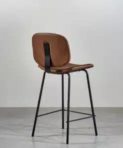 כסאות לאי במטבח חום