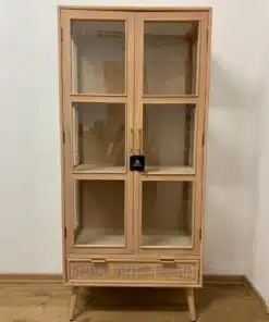 ארון מדפים עם דלתות זכוכית - ויטרינה