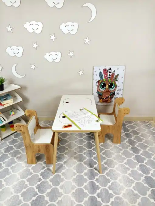 שולחן וכסאות לילדים