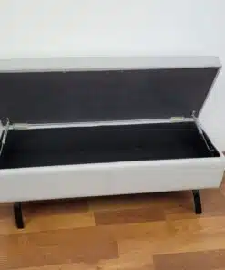 הדום לחדר שינה דמוי עור