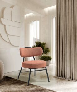 כורסא מעוצבת בצבע חמרה