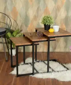 שולחן צד מעץ ומתכת שחורה
