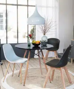 שולחן שחור לפינת אוכל