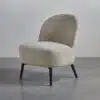 כורסא מעוצבת בצבע בז