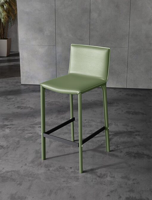 כיסא בר מעוצב דמוי עור ירוק