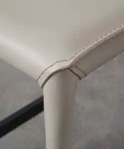 כסאות בר מרופדים בעיצוב יוקרתי דמוי עור בז