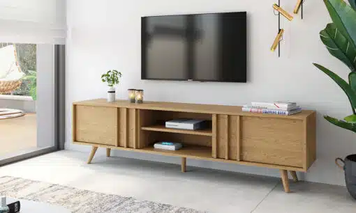 מזנון טלוויזיה לסלון בצבע אלון, עשוי מעץ מתועש עם חיפוי מלמין יצוק. 