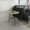 שולחן צד לסלון עגול דמוי שיש אפור עם גידים
