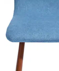 כיסא כחול בהיר