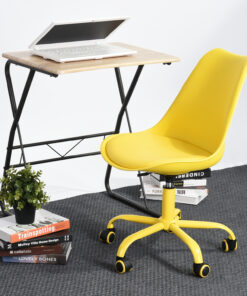 כיסא משרדי מעוצב בצבע צהוב