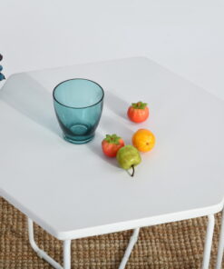 שולחן צד קטן לבן בצבע לבן