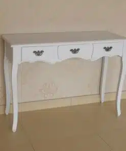 קומודה עם מגירות