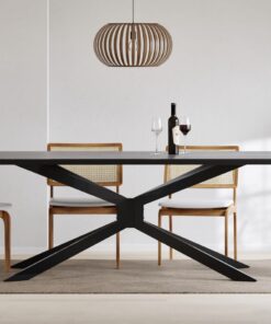 שולחן מעוצב לפינת אוכל דמוי שיש שחור עם גידים