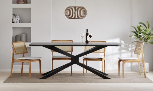 שולחן מעוצב לפינת אוכל דמוי שיש שחור עם גידים
