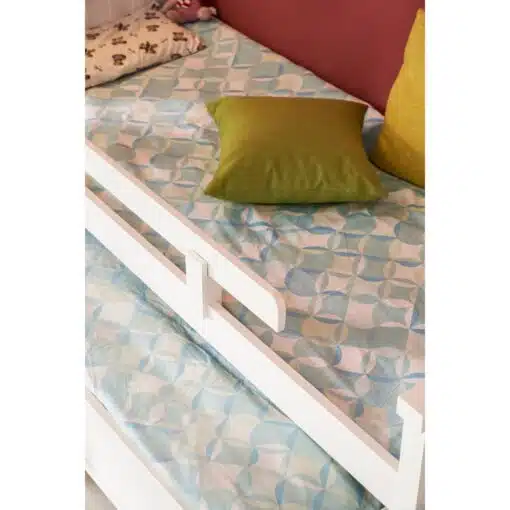 מיטת ילדים עם מיטה נפתחת ומגירות