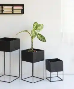 מתקן עציצים מרובע