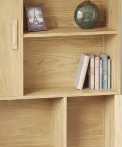 כוננית ספרים בעיצוב קלאסי