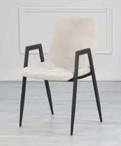 כסאות מעוצבים עם משענות ידיים