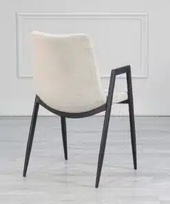 כסאות מעצבים עם משענות ידיים