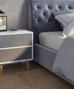 שידת לילה עם מגירות בצבע לבן ואפור