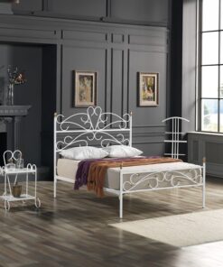 מיטה מברזל בצבע לבן