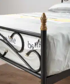 מיטה זוגית מפרזול שחור