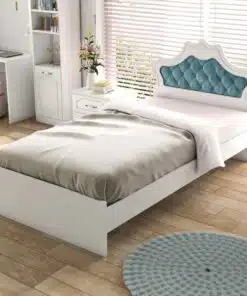 מיטה מעוצבת עם ראש מרופד