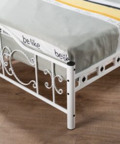 מיטת ברזל לבנה בעיצוב צרפתי