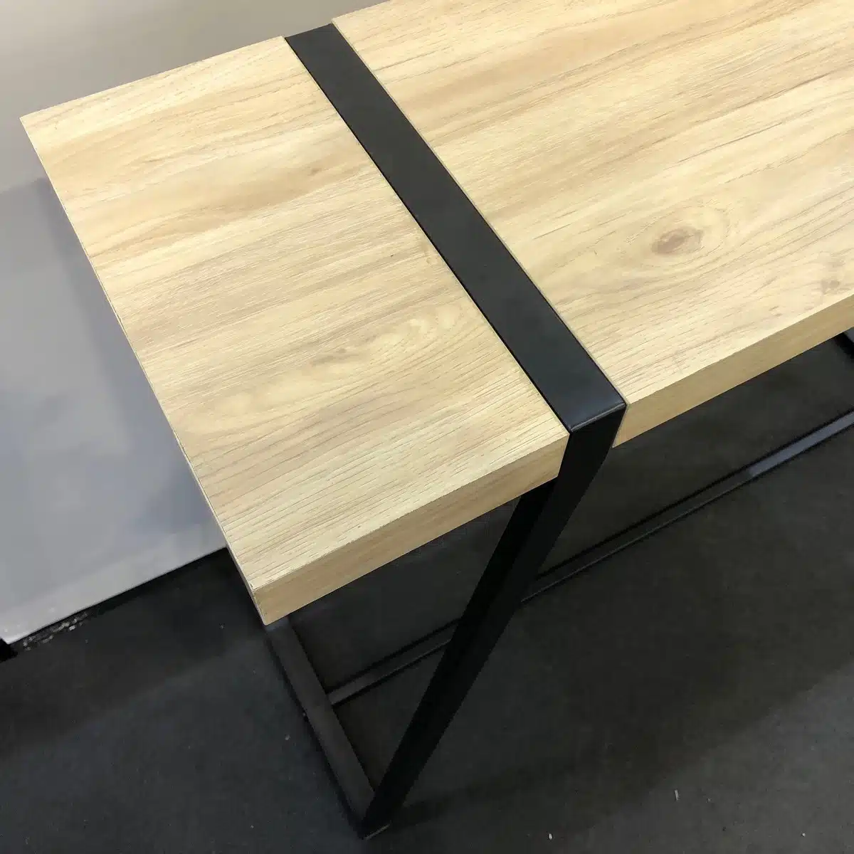 קונסלה צרה לכניסה לבית - קונסולה צרה לכניסה לבית - כל הרהיטים סטייל מאסטר רהיטים - רהיטים איכותיים לבית ולמשרד קונסלה צרה לכניסה לבית