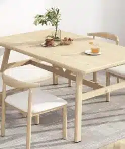 שולחן לפינת אוכל עץ בהיר