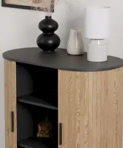 ארונית מעוצבת לצלחות וסירווסים