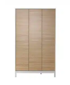 ארון בגדים בגוון עץ