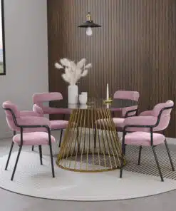 פינת אוכל חמה ומזמינה עם כיסאות מעוצבים