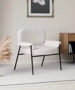 כסא מרופד עם ידיות - נוחות אלגנטית לבית המודרני