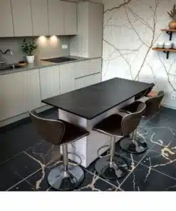 אי למטבח עם מגירות