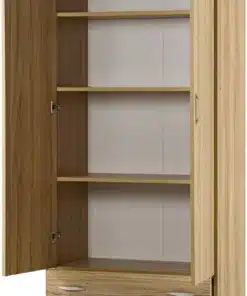 ארון עם מדפים