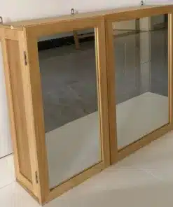 ארונית תלויה לאמבטיה