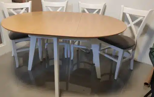 פינת אוכל אובלית
