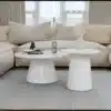 שולחנות עגולים בצבע לבן
