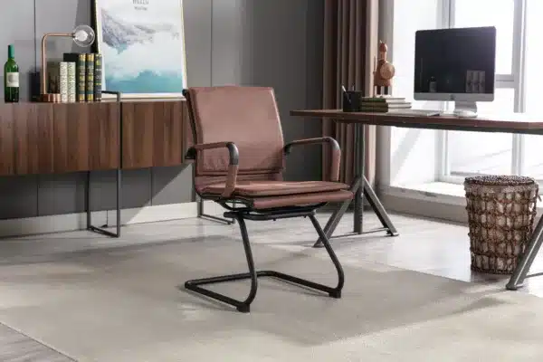 כיסא מרופד למשרד חום דמי עור