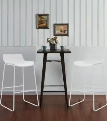 כסאות בר לבנים