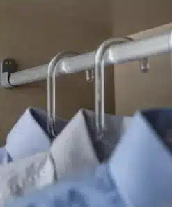 ארון בגדים לבן