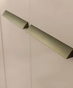 ארון בגדים עם מגירות