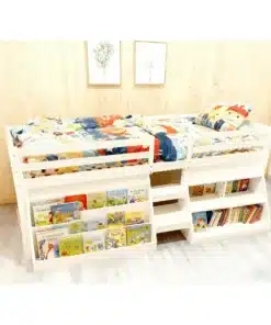 מיטה עם מדפים