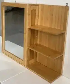 מראה עם מדפים