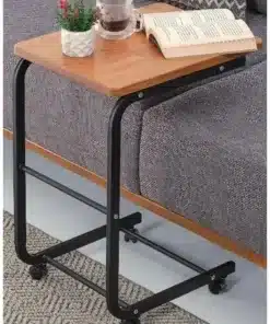 שולחן ליד המיטה