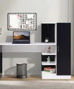 שולחן עם ספרייה